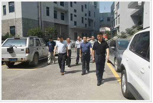 县委调研员顾永江,县委常委,政法委书记闫杰忠莅临我院开展专题调研